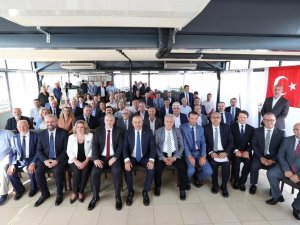 Bakan Çavuşoğlu, Kosova’da Soydaş Stk Temsilcileri İle Bir Araya Geldi