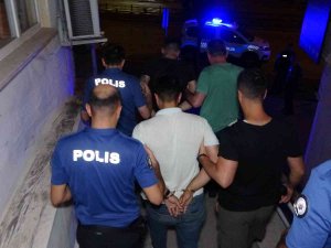 Yaşlı Kadının Fark Ettiği Hırsızlar Saklandıkları Çatıda Kıskıvrak Yakalandılar