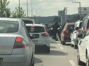 Trafiği Kapatan Düğün Konvoyuna Haklı İsyan