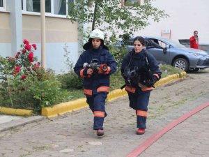 Gerçeği Aratmayan Eğitimlerle İtfaiyeci Olmak İçin Yarışıyorlar