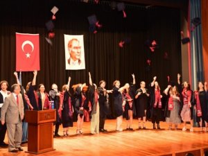 Devlet Konservatuvarı’nda Mezuniyet Sevinci