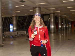 Ayşe Begüm Onbaşı, Dünya İkinciliğiyle Yurda Döndü