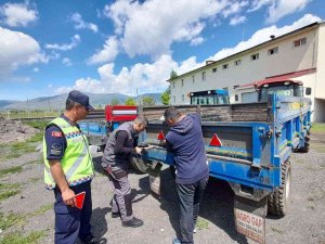 Traktör Kullanan Çiftçilere ’Reflektör’ Uyarısı
