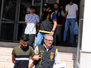 Çaldıkları Otomobille Villaya Hırsızlığa Gelince Yakalandılar