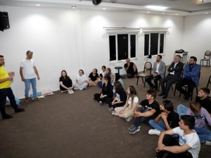 İ̇negöl Şehir Tiyatrosu’na Doğaçlama Eğitimi