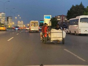 Maltepe D-100 Karayolunda Motosiklet Üzerinde Tehlikeli Yolculuk Kamerada