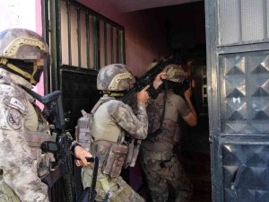 Eroini ‘Erol Abi’, Metamfetamini ‘Metin Abi’ Şifresiyle Pazarlayan Torbacılara Şafak Operasyonu