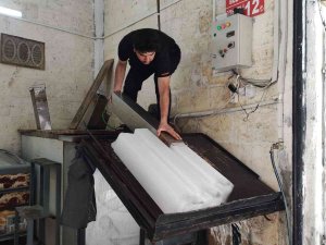 Şanlıurfa’da Sıcak Havada Buz Satışları İki Katına Çıktı