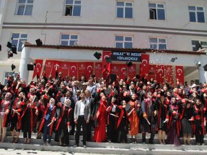 Malazgirt Myo’da Mezuniyet Coşkusu