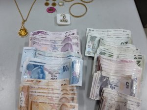 Vatandaşın Yıllarca Biriktirdiği Altın Ve Paraları Çalan Hırsız Polisten Kaçamadı