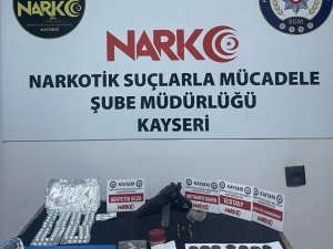 Kovalama Sonucu Yakalanan Araçta Uyuşturucu Ve Tarihi Sikke Çıktı