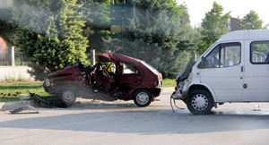 Minibüs İle Otomobil Çarpıştı 1 Ölü 5 Yaralı