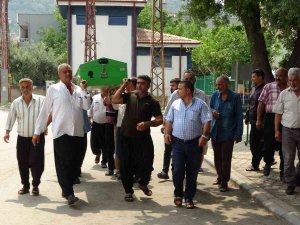Kayıp Oğlunu Defneden Annenin Feryatları Yürekleri Dağladı
