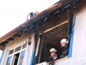 Annesini Ve Evi Benzin Döküp Yaktı