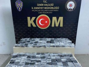 İ̇zmir’de 990 Gümrük Kaçağı Cep Telefonu Ele Geçirildi