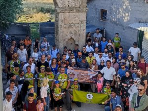 Elazığ’da Sporcular ‘Ali Bey Konağının’ Restore Edilmesi İçin Pedal Çevirdi