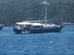 Karaya Oturan Yelkenlideki 4 Kişi Kurtarıldı