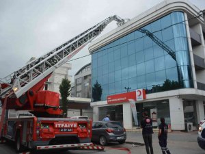 Kan Bağış Merkezinin Arşiv Katında Yangın Çıktı