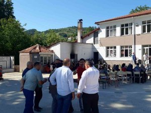 Sinop’ta Okulun Kapatılmasına Vatandaşlardan Tepki