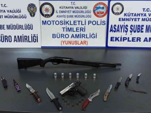 Kütahya’da Birbirleriyle Tartışan Gruptan Ruhsatsız Tabanca Ve Tüfek Ele Geçirildi