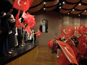 “Zamansız Kadınlar” Tiyatral Gösterisi Sanatseverlerle Buluştu