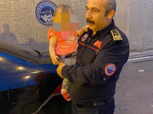 Kazada Sıkışan Vatandaşları İtfaiye Ekipleri Kurtardı