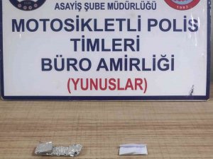 Kütahya’da Bir Aracın Şoför Ve Yolcu Koltuğunda Uyuşturucu Bulundu