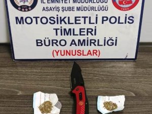 Durdurulan Araçta Uyuşturucu Madde Ve Kesici Alet Ele Geçirildi