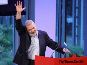 Rus Gazeteci Nobel Barış Ödülü’nü Ukraynalı Mülteciler İçin Sattı