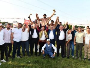 Bursa Büyükşehir Belediyesporlu Yağlı Güreşçilerden 4 Organizasyonda 10 Madalya