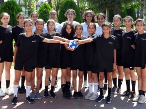 Şampiyonlar Kepezspor’da