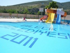 Bu Havuza Girecekler Genel Sağlık Raporu Gösterecek