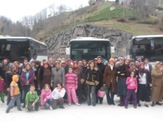 Rize Belediyesi Bayanları Gezdirmeye Devam Ediyor