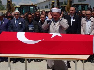 Toprak Altında Kalarak Hayatını Kaybeden İşçi Son Yolculuğuna Uğurlandı