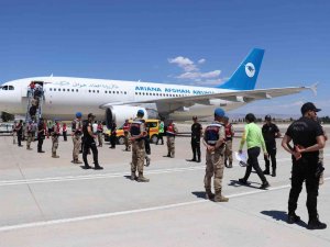 Malatya’da 3 Günde Bin 135 Kaçak Göçmen Sınır Dışı Edildi