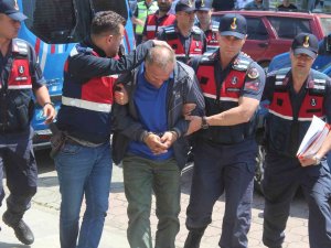 Kırgız Eşinin Kendisini Aldattığını Öğrenince Öfkelenerek Cinayeti İşlemiş