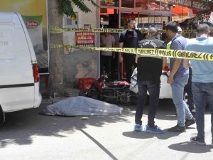 Karaman’da 2 Araç Arasında Kalan Yaşlı Kadın Hayatını Kaybetti