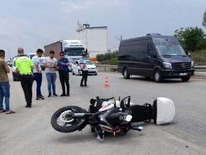 Kazada Yaralanan Polisin Elini Tutan Vatandaş Başından Ayrılmadı