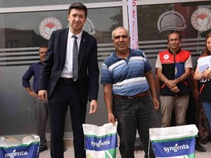 Büyükşehir’den Bin Çiftçiye Tohum Desteği