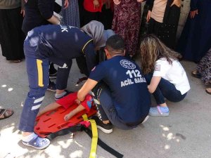 Yaslandığı Pencerenin Camıyla Beraber İkinci Kattan Düştü