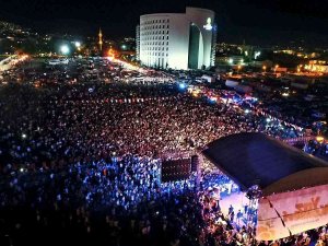 Sınava Giren Gençler, Sınav Yorgunluğunu Canbay Ve Wolker Konserinde Attı