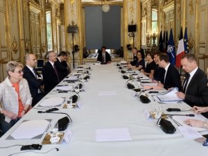 Nato Genel Sekreteri Stoltenberg, Macron İle Görüştü