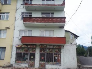 Kuvvetli Rüzgar Balkon Duvarını Yıktı