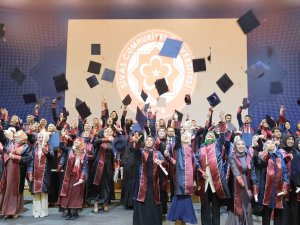 Scü’de Mezuniyet Coşkusu