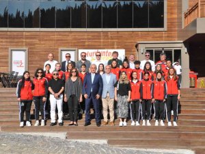 2. Lig’e Yükselen Kastamonu Gücü Kadın Futbol Takımı Yemekte Bir Araya Geldi