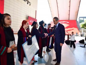 Bakan Özer, Hkü’nün Mezuniyet Törenine Katıldı