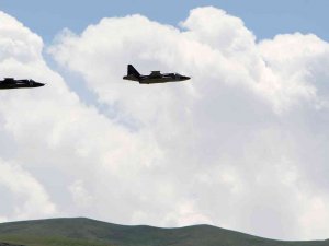 Rusya’ya Ait Su-25 Tipi Savaş Uçağı Ukrayna Sınırında Düştü