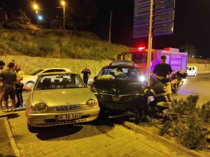 Geri Manevra Yapan Otomobile Başka Bir Otomobil Çarptı: 1 Yaralı