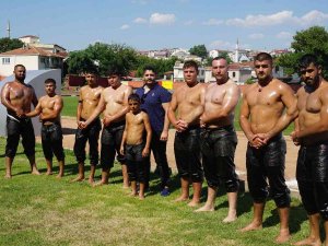 Pehlivanlar 35 Derece Sıcakta 661. Tarihi Kırkpınar Yağlı Güreşleri’ne Hazırlanıyor