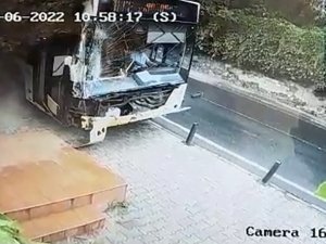 Ortaköy’de İçinde Yolcuların Bulunduğu İ̇ett Otobüsü Kaldırıma Çıktı: Faciadan Dönüldü